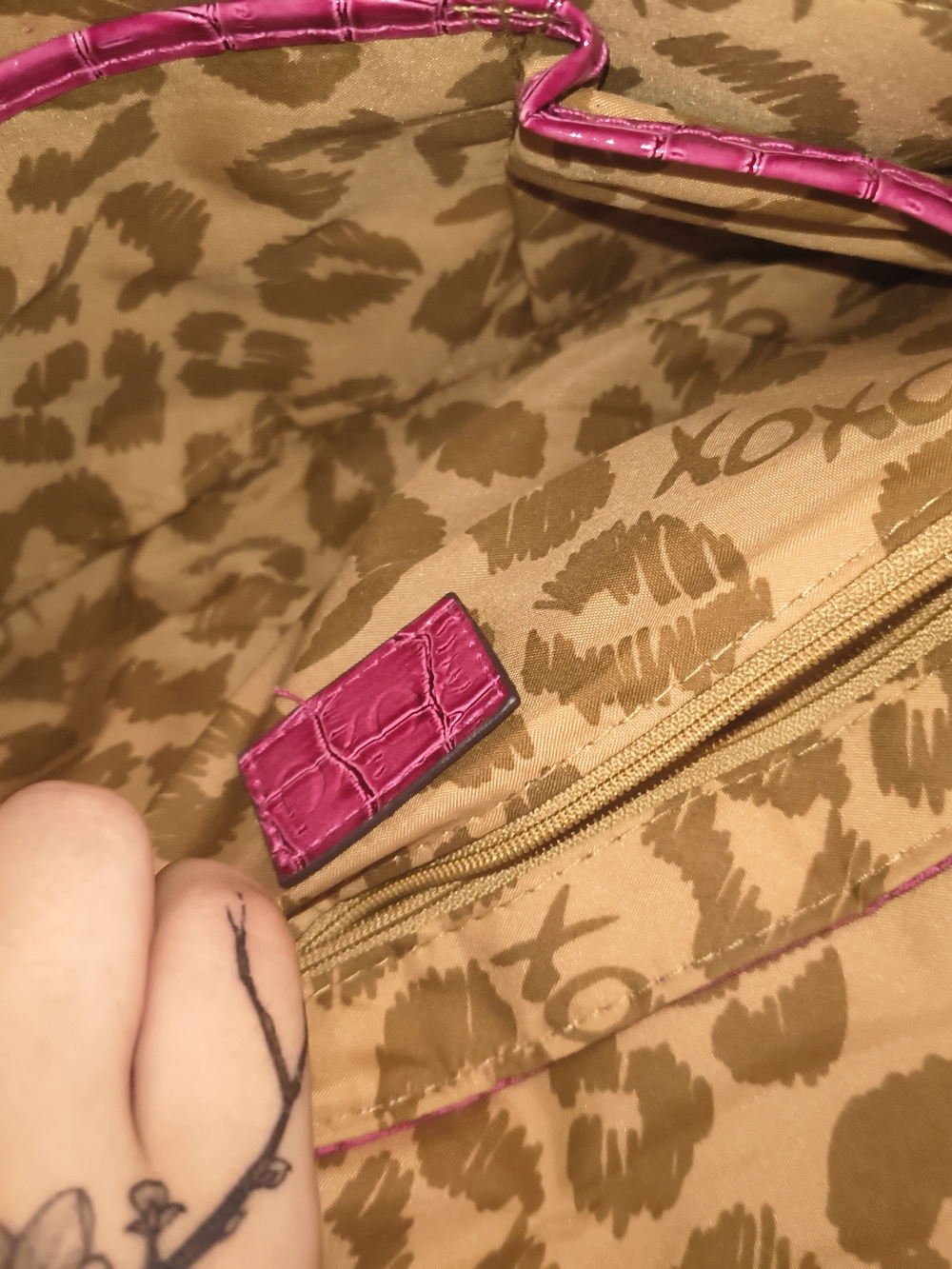 XOXO Pink Logo Shoulder Bag with Gold Hardware - Picture 6 of 7